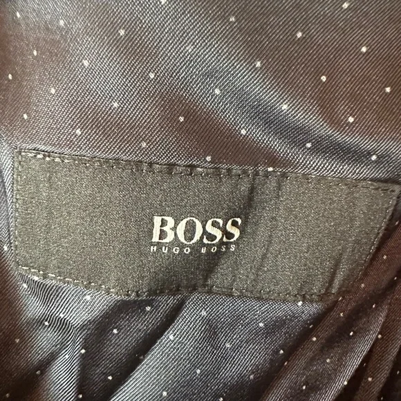 Hugo Boss Size 40R - Picture 3 of 10